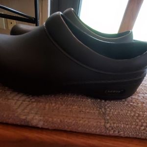 Landau Slip On Klogs